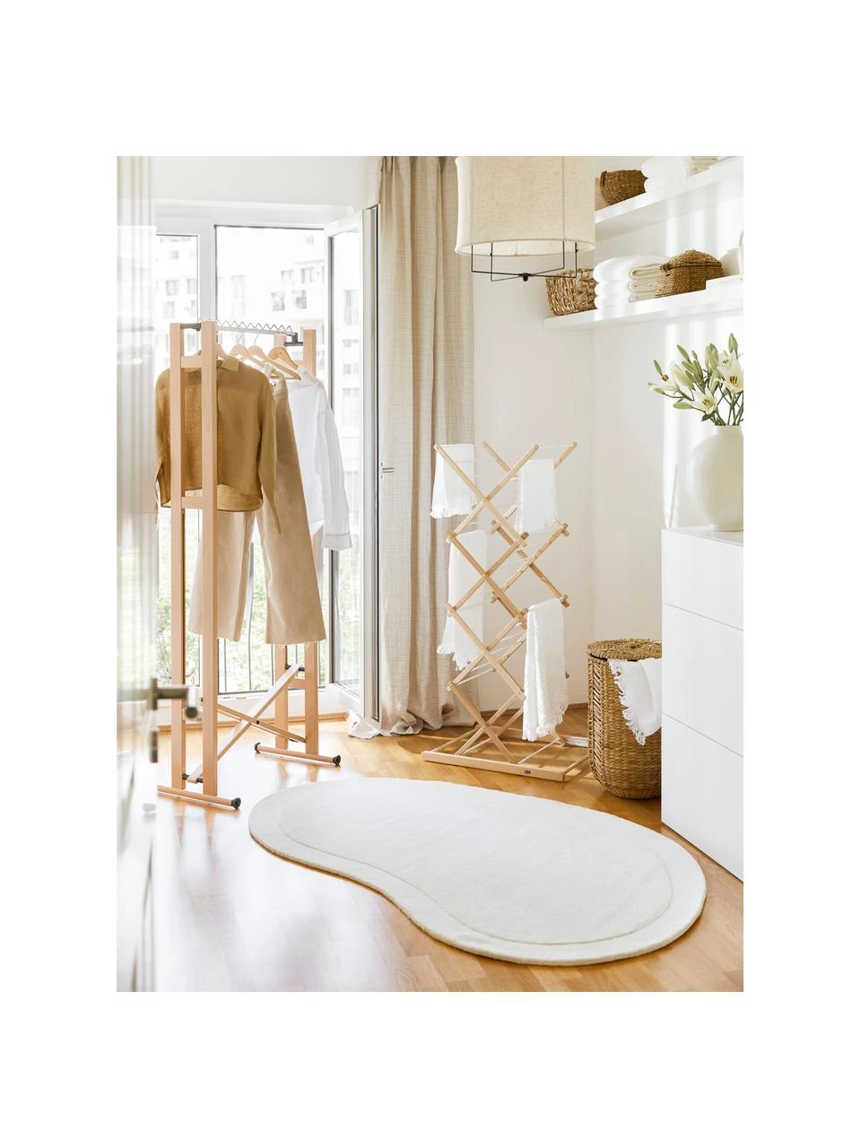 Westwing Collection Handgetufteter Cremeweißer Wollteppich Kadey in organischer Form, B 150 x L 230 cm (Größe M) – Bild 2