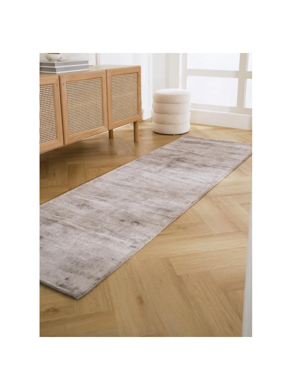Westwing Collection Handgewebter Viskoseläufer Jane in Grau, B 80 x L 200 cm – Bild 2
